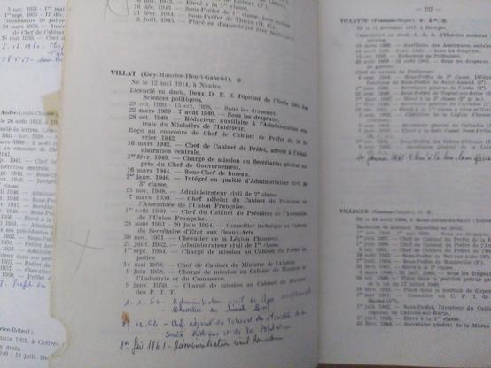 Photographie des notices biographiques individuelles dans l'Annuaire du corps préfectoral et de l'administration centrale du ministère de l'Intérieur (1960)
