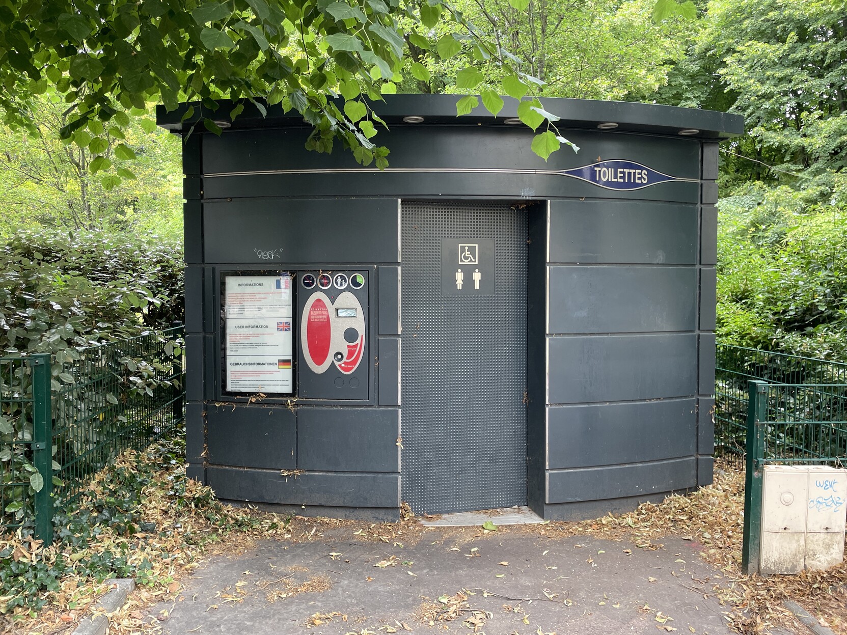 Toilettes publiques automatiques en panne  depuis plus d’un an à Fontenay-aux-Roses 